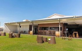Merinda Village Hotel - Country Pub Stay - Just Off Bruce Highway